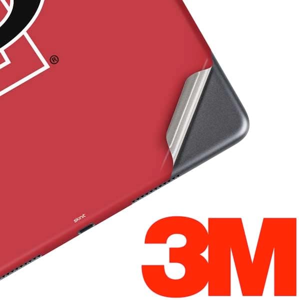 Skinit Matrica Tablet Bőr Kompatibilis iPad Air 10.5 a (2019) - Hivatalosan Engedélyezett Főiskola Aztékok Piros Logó Tervezés